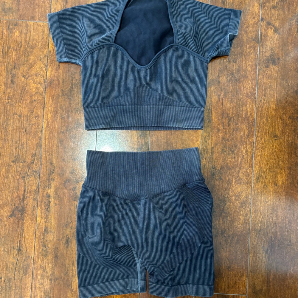 Ribbed cropped top and bottom workout set